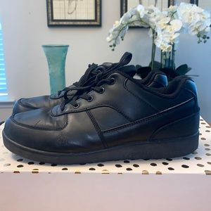 Genuine Grip- Black Slip & Oil Resistant Co-Ed Work Shoes sz 9 womens 7.5 Mens